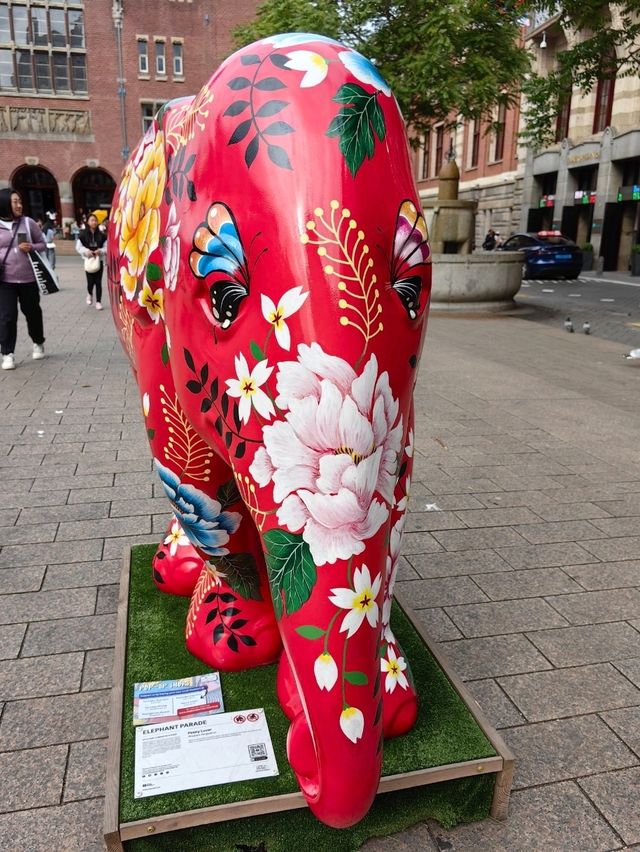 慶祝阿姆斯特丹建城750 週年的Elephant Parade