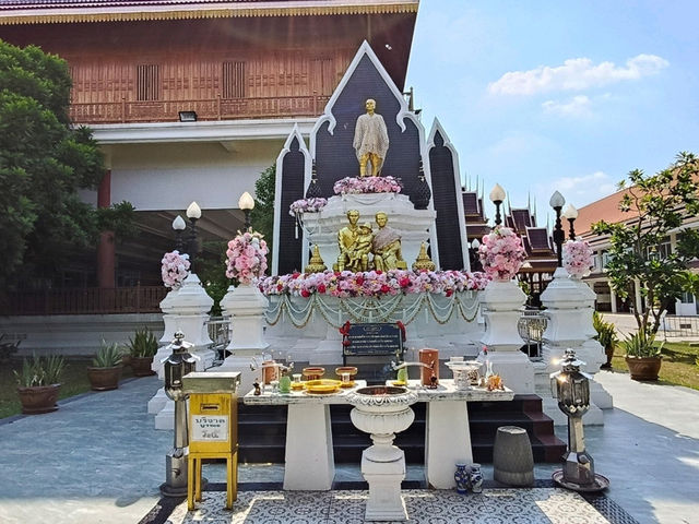 พามาทำบุญไหว้พระ ขอพร วัดกู้ อ.ปากเกร็ด จ.นนทบุรี