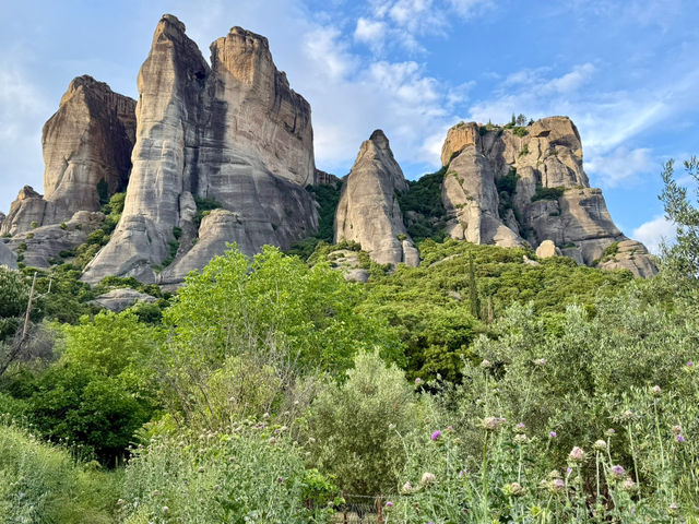 石柱上的隱世修道院⛰️