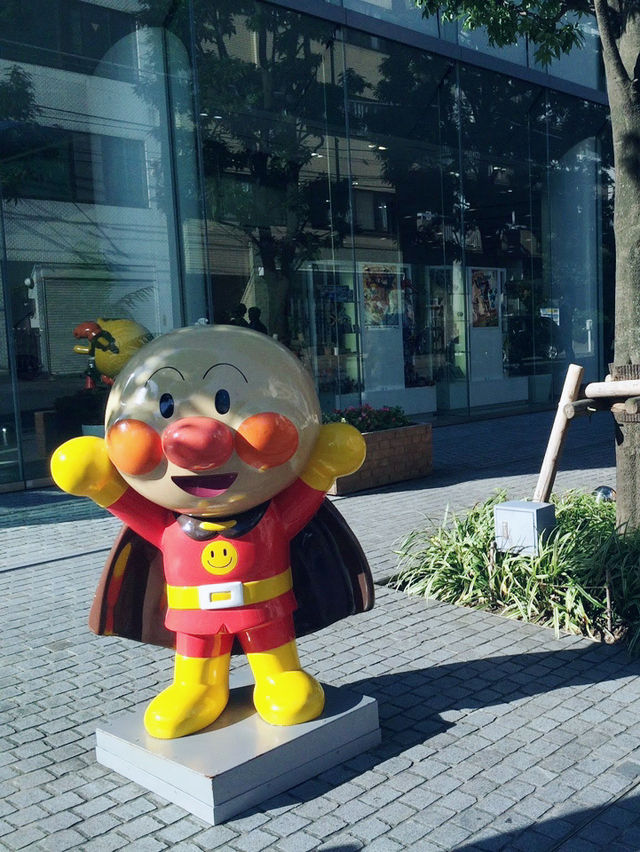  晴空塔 是東京很重要的一個地標 也是電視台的訊號塔