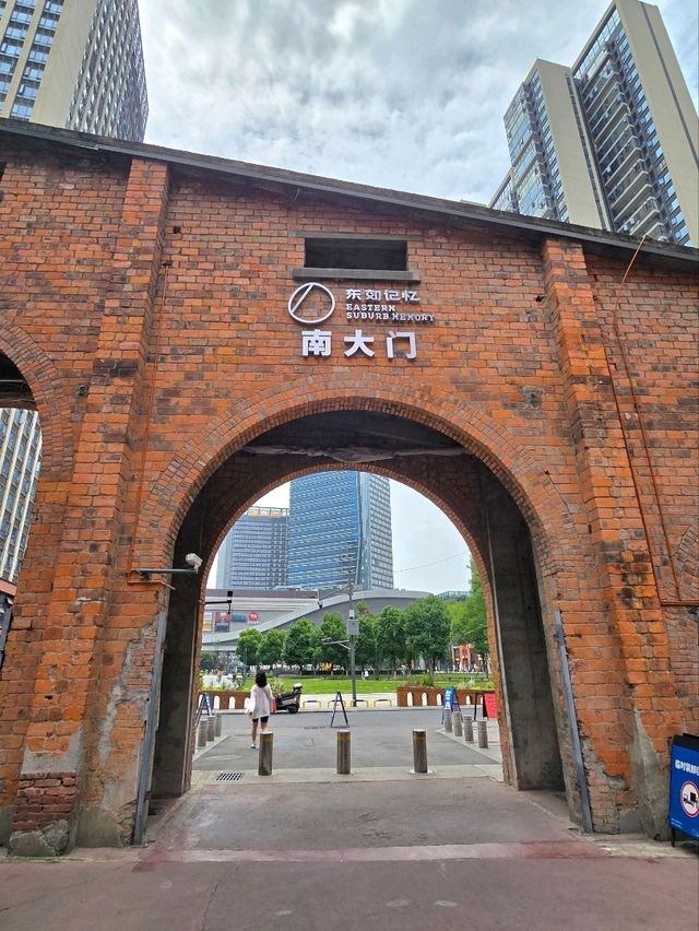 工業風的時尚潮流文創園區