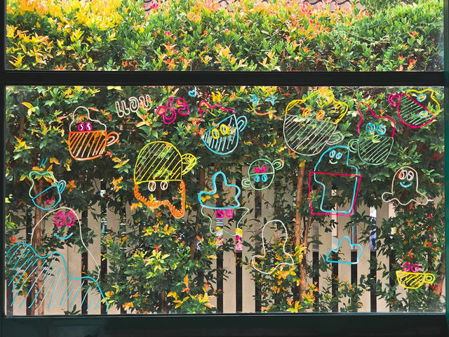 แอบชง” – คาเฟ่บ้านไม้กลางสวน 