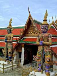 ชมวัดพระแก้วและวัดชนะสงคราม✨️