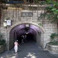 🕳️ Gusheng Cave: Gulangyu’s Cool, Carved Secret Beneath Sunlight Rock!
