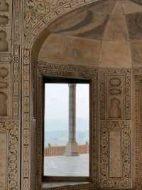  Agra Fort – The Silent Guardian of the Mughal Era 