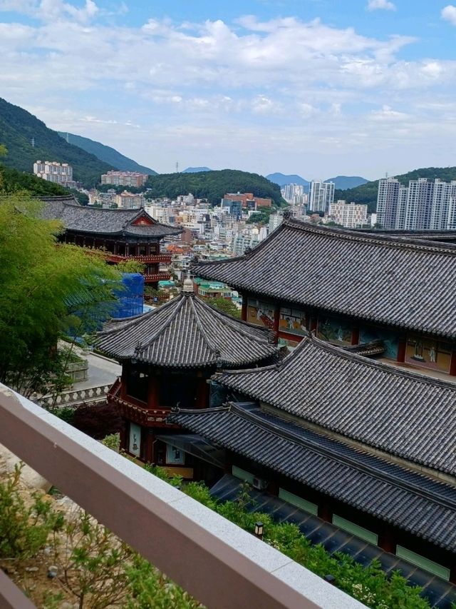가족 나들이로 여유롭게 둘러보기 좋은 사찰