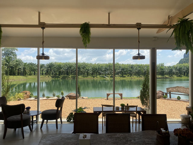 Lake villa cafe @behind the mountain สงขลา