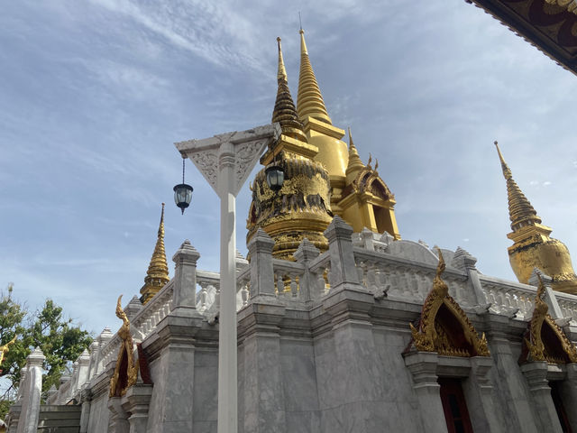 วัดตรีทศเทพ วัดสงบใจกลางเมือง