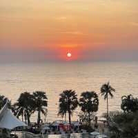 หนีร้อน นอนทะเลที่movenpick pattaya