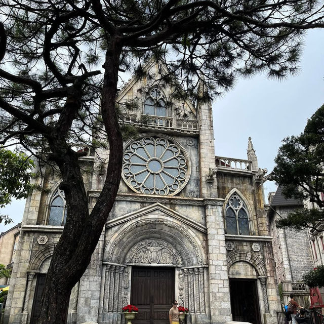 🏰 Lost in France… but in Vietnam?!