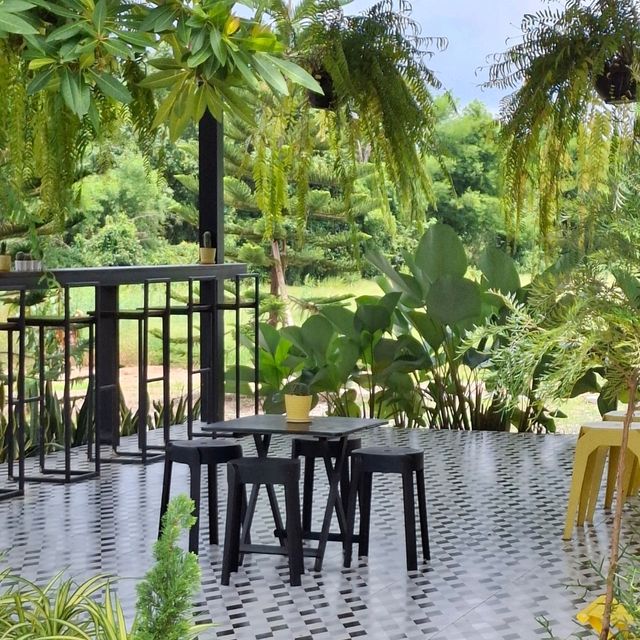 คำหวาน คาเฟ่มินิมอล ในชะอม
