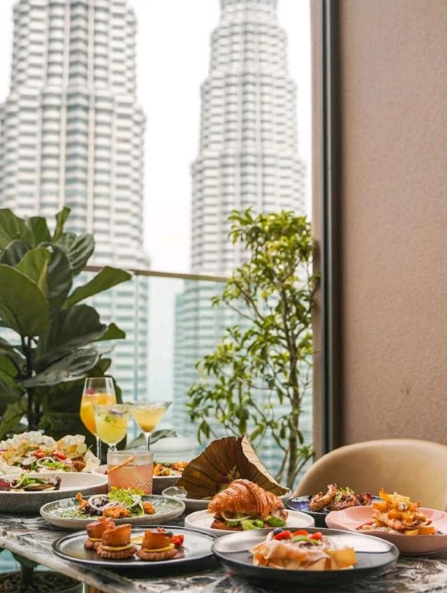 🗼🇲🇾 Petronas Twin Towers – The Icon of Kuala Lumpur