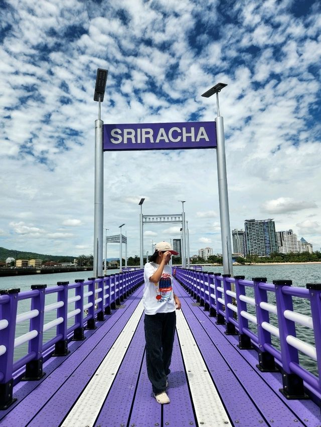 สะพานลอยน้ำสีม่วง  Land markใหม่เกาะลอย ศรีราชา