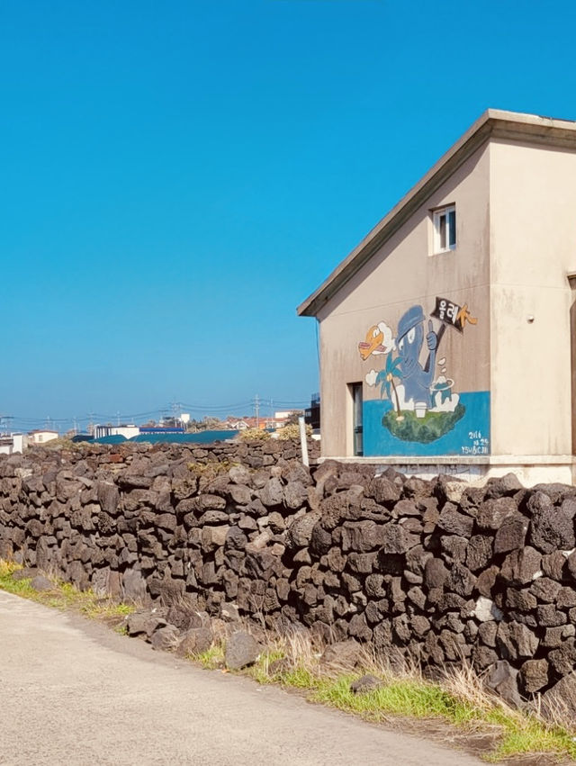 Accessible Coastal Beauty with Unique Geological Features