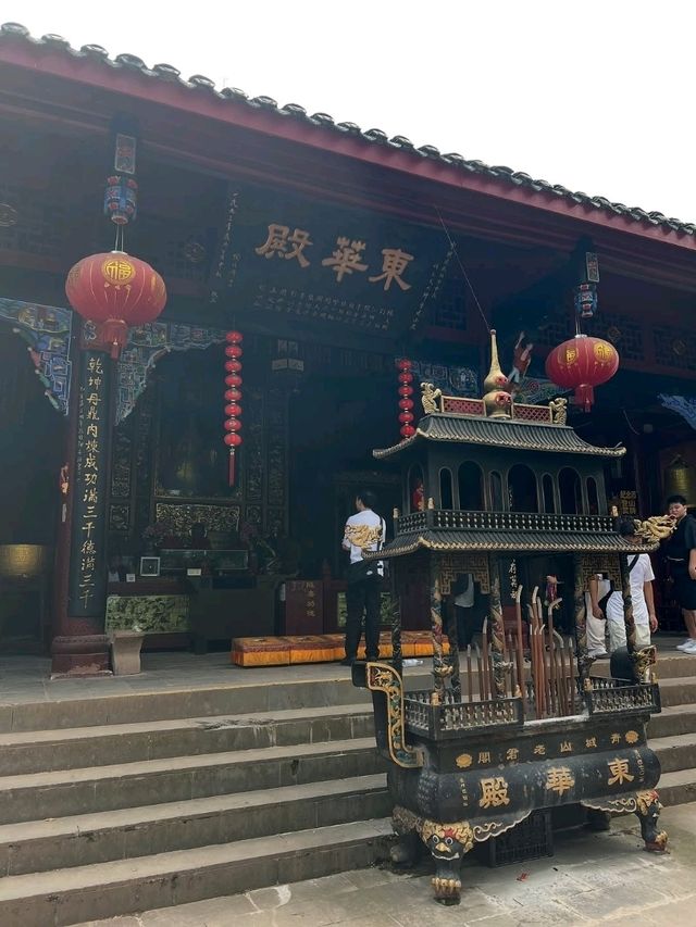 Qingchengshan Is Like Walking Into a Peaceful Kung Fu Movie