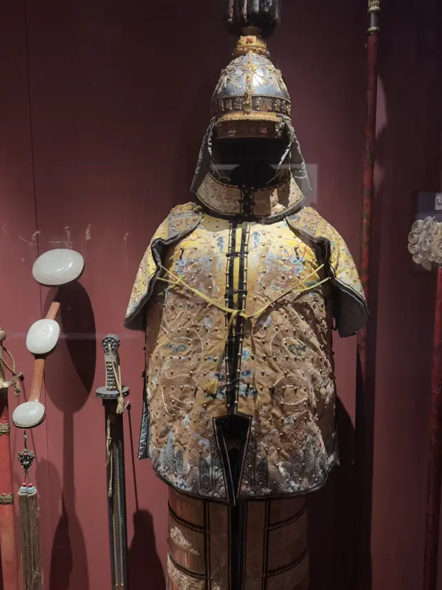 鋼鐵大教堂:深入歐洲最宏偉的軍械庫