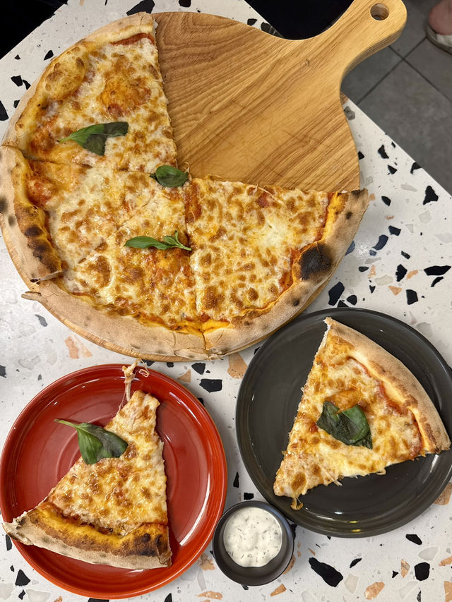 🍕九龍城隱世手工Pizza!芝士拉絲拉到去宋皇臺? 🍕九龍城隱世手工Pizza!芝士拉絲拉到去宋皇臺?