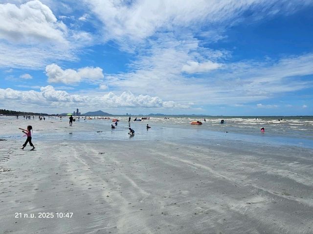 🌊🏖️ ชายหาดบางแสน  🏖️🌊