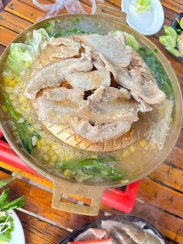 Hug Phaman หมูกะทะ วิวหลักล้าน Hug Phaman หมูกะทะ วิวหลักล้าน