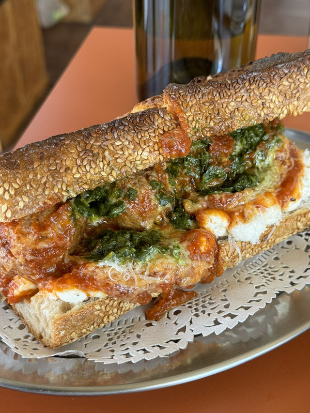 【オーストラリア・メルボルン】レトロ感あふれるダイナー「Skinnys Eatery」🥯🍳