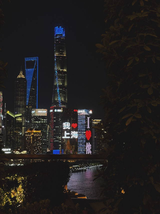 Night lights at The Bund ✨