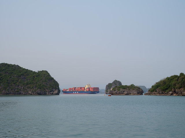 ล่องเรือที่ฮาลองเบย์ เวียดนาม ล่องเรือที่ฮาลองเบย์ เวียดนาม
