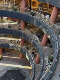 【福岡・博多運河城】城市劇場的奇幻漫步:流水、光影與鋼彈的交響樂