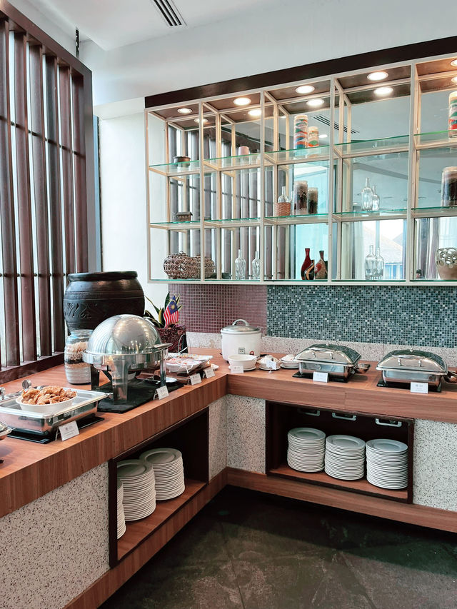 Golden Palm Tree: The Perfect Getaway with Dining Bliss at Bila-Bila Restaurant