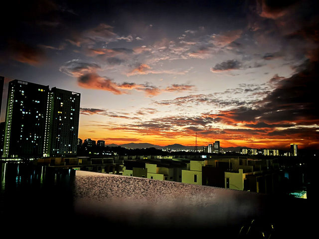 Raffel Tower, Gelugor — Modern Hillside Living with Scenic Views