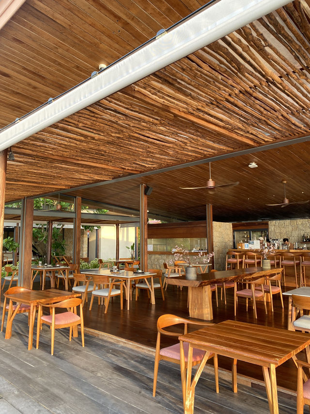 🌴The Ocean Terrace ร้านอาหารในเกาะช้าง🐘