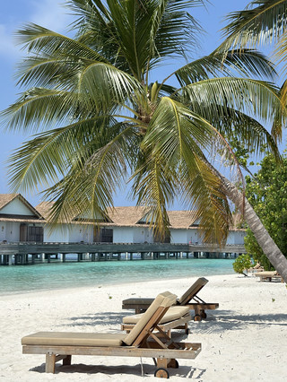 Maldives Sunset Escape · Where Time Slows Down
