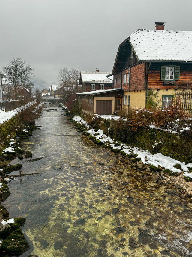 Snowy Strolls in a Fairytale Village – Hallstatt in Late Autumn