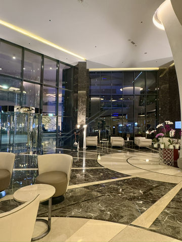 두바이 몰 앞 최고의 레지던스 호텔, Mövenpick