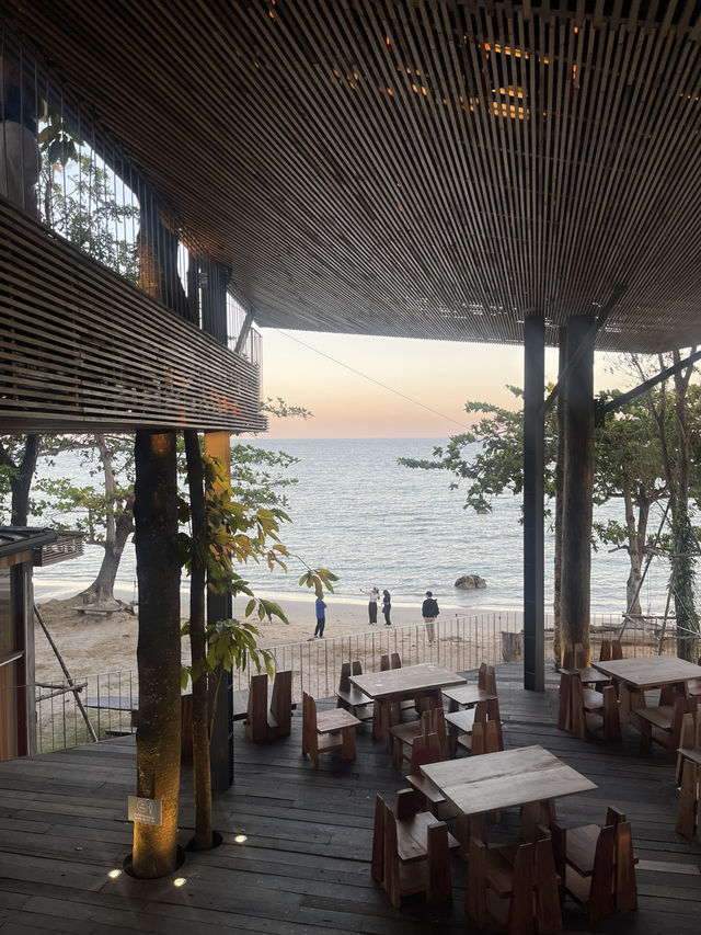 เที่ยวบ้านต้นไม้ริมทะเล ใกล้สนามบินชุมพร 