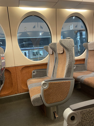 🚆 Sharing my experience taking the train from Kansai Airport to Osaka city center 🇯🇵✨