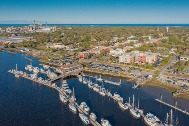 Fernandina Beach Historic District: Victorian Vibes & Riverside Delights 🌴✨