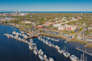 Fernandina Beach Historic District: Victorian Vibes & Riverside Delights 🌴✨