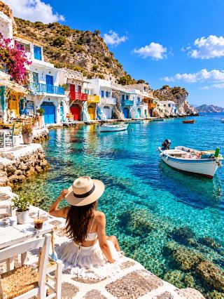 🇬🇷 米洛斯島 4 天 3 晚

第一天 🤍 薩拉基尼可海灘 • 普拉卡 • 日落

⛴️/✈️ 抵達米洛斯島

🏨 入住飯店

🤍 遊覽島上最美的薩拉基尼科海灘,潔白的岩石與碧綠的海水交相輝映,宛如置身月球表面。

🏘️ 下午漫步普拉卡小鎮,欣賞希臘風格的白色房屋。

🌅 欣賞日落。

🍽️ 在希臘餐廳享用晚餐。

第二天 🚤 克萊夫蒂科 • 帆船之旅

🚤 搭船環島遊覽。

🪨 欣賞克萊夫蒂科懸崖和海蝕洞。

🤿 在清澈湛藍的海水中浮潛。

🌊 在遊船停靠的海灣游泳。

🍴 船上午餐。

🌅 傍晚返回大陸。

第三天 🎨 克利馬 • 菲羅波塔莫斯 • 曼德拉基亞

🏠 參觀克利馬,一個漁村。色彩繽紛的海濱房屋。

💙 隨後前往菲羅波塔莫斯,一個擁有清澈海水和白色村莊的小海灣。

📸 停留曼德拉基亞,另一個漁村,擁有絕佳的拍照地點。

☕ 咖啡館探店

🌅 海邊日落

第四天 ☕ 悠閒的早晨

🌤️ 輕鬆的叫醒服務

🥐 早餐 + 咖啡

🏖️ 海灘漫步

🛍️ 購買紀念品

🧳 退房

✈️/⛴️ 啟程

✨ 亮點:薩拉基尼科海灘 🤍 • 克萊夫蒂科海灘 🪨 • 克利馬海灘 🎨 • 菲羅波塔莫斯海灘 💙 • 帆船 🚤 • 日落 🌅

#米洛斯島 #希臘 #希臘旅遊 #希臘群島
