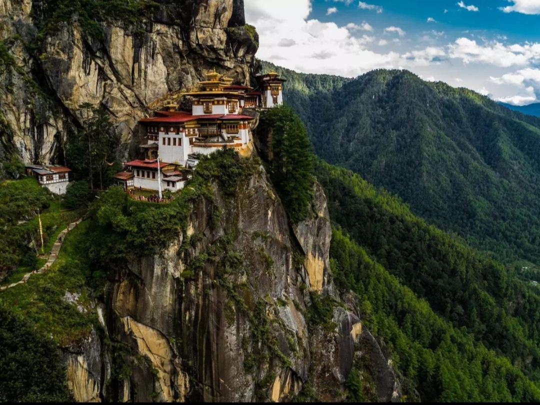 🇧🇹✨ Bhutan — Where the Mountains Touch the Sky

Some places are more than just destinations; they feel like a dream woven from mountains, clouds, and peaceful moments. 💚🏔️

Bhutan, the Land of the Thunder Dragon, is a place where nature meets spirituality, ancient traditions live on, and every corner feels like a beautiful painting.

From the breathtaking Tiger’s Nest Monastery in Paro, standing proudly on a dramatic mountainside, to the magnificent Punakha Dzong, surrounded by rivers and lush greenery, Bhutan offers a kind of beauty that words can hardly describe.

The misty mountains of Dochula Pass, the peaceful green landscapes of Phobjikha Valley, and the majestic Buddha Dordenma in Thimphu make this Himalayan kingdom feel truly magical. Every view tells a story, every cloud adds a little mystery, and every landscape invites you to slow down and appreciate the beauty of the world. ☁️🌿

What makes Bhutan so special is not just its breathtaking scenery, but also its peaceful atmosphere, rich culture, colorful traditions, and deep connection with nature. It feels like a place where the soul can breathe, the mind can find peace, and the heart can fall in love with life all over again. 🦋🤍

Maybe some journeys are not just about discovering new places, but about finding a little peace within ourselves. ✨

Bhutan, you are a dream painted in shades of green, gold, and blue. A destination that belongs on every travel lover’s bucket list. 🇧🇹💚

📍 Places to explore: Paro • Punakha • Dochula Pass • Phobjikha Valley • Thimphu

#Bhutan  #VisitBhutan  #BhutanTravel  #LandOfTheThunderDrag #TigerNestMonastery  #PunakhaDzong  #DochulaPass  #PhobjikhaValley  #Thimphu  #HimalayanBeauty  #NatureLovers  #TravelPhotography  #DreamDestinations  #TripCom  #Wanderlust  ✈️🏔️
