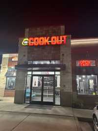 【アメリカ南部グルメ】Cook Outでボリューム満点の激安バーガーを！🍔 