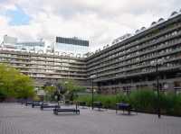 Barbican Centre: London's Cultural Epicenter
🇬🇧