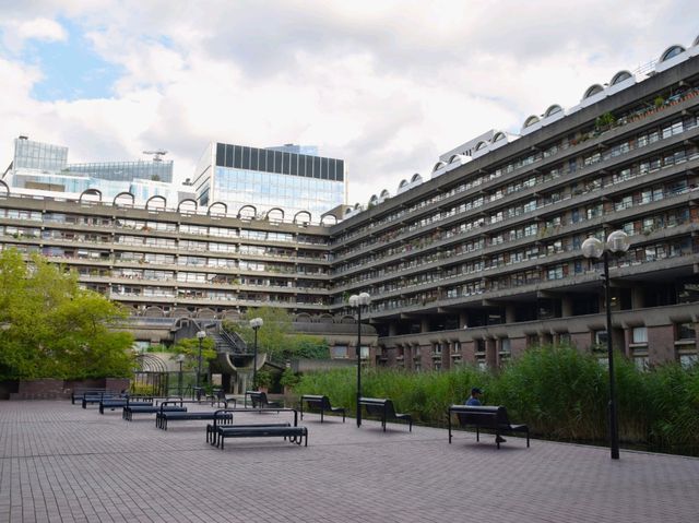 Barbican Centre: London's Cultural Epicenter
🇬🇧