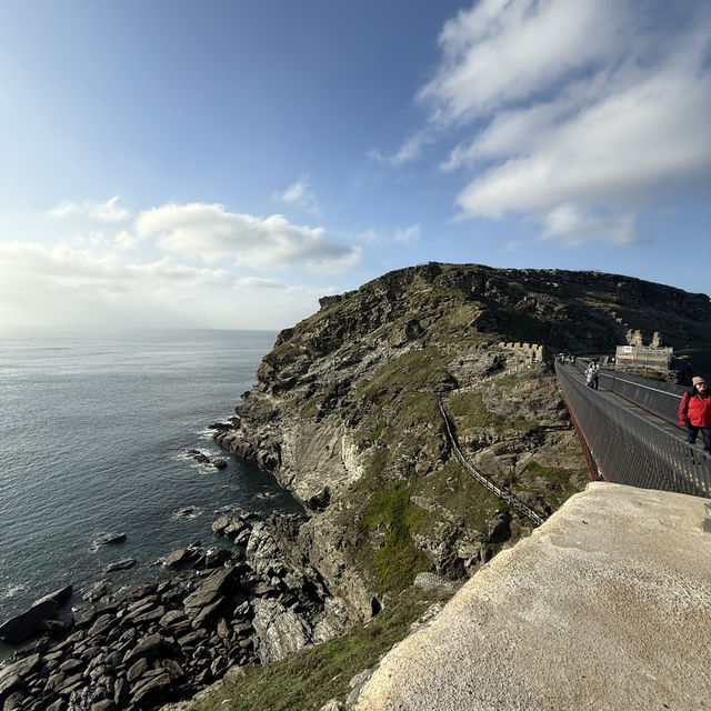 “Romance and Legend: A Breathtaking Escape to Tintagel Castle”