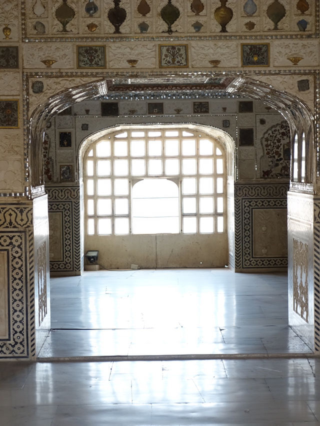 Amber Palace, Jaipur: A Majestic Fortification of Rajasthan