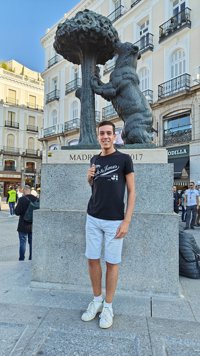 📍 Puerta del Sol: The Heart of Madrid & the Bear Statue 🐻🌳