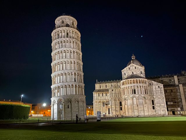 Just a casual day with Pisa’s most famous tilt.