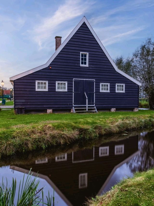 🌾 Zaanse Schans: A Living Museum of Dutch Windmills and Craftsmanship 🌬🇳🇱