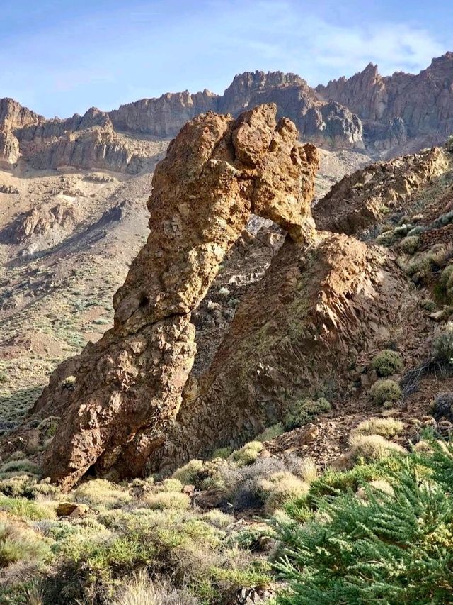 Queen’s Shoe Rock 👠⛰️ – A Whimsical Morning Find in Teide National Park 🌋