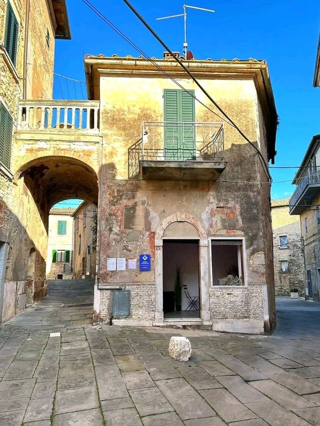 🌿 Thermal Serenity in the Heart of Tuscany – Serre di Rapolano, Italy