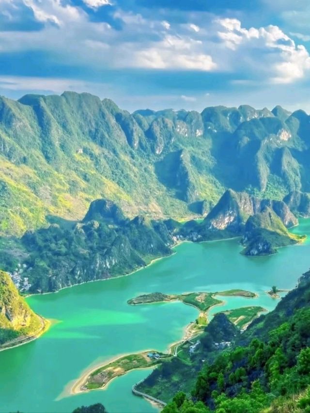 🌊 Tongling Grand Canyon – Guizhou’s Emerald Gorge of Waterfalls and Wonder